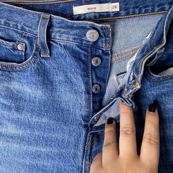 Levi’s Wedgie High Waist Slim Leg Torn Distressed Button Fly Jeans - Picture 8 of 11